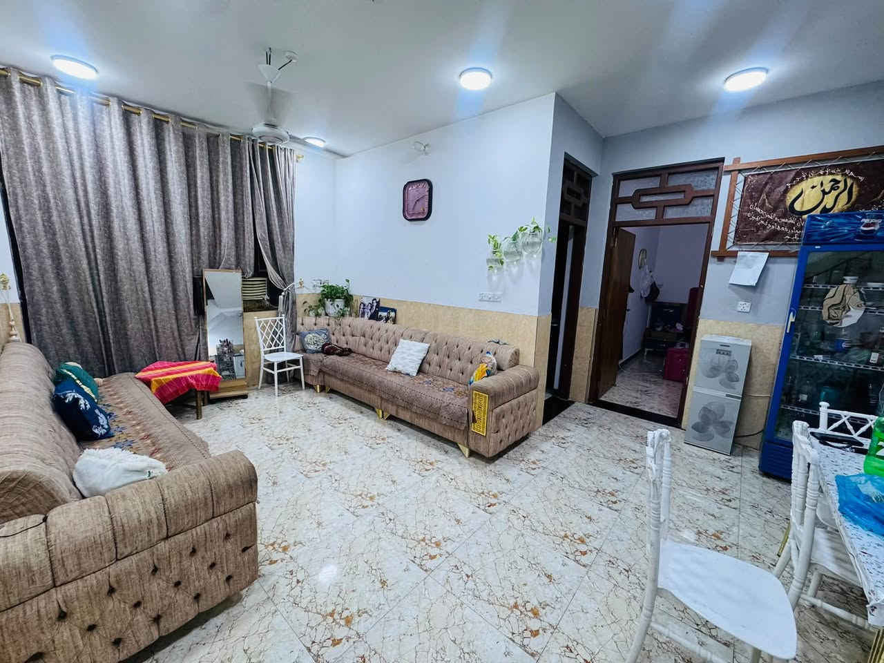السلام عليكم
بيت لبيع مساحة 200 متر سند 25 زراعي 
واجهة 15 نزال 20 الفرع عرضه 11 متر مبلط  واصل مجاري + كهرباء 
يحتوي على مطبخ حار وبارد + غرفتين نوم 5\4 
بناء حديث 2024 البناء كله طابوق متعوب عليه  يوجد في الطابق العلوي بيتونة + مخزن 10 امتار البيت جاهز من كل شي

العنوان منطقة بغداد 
السعر 110 وبيه مجال 

***********

