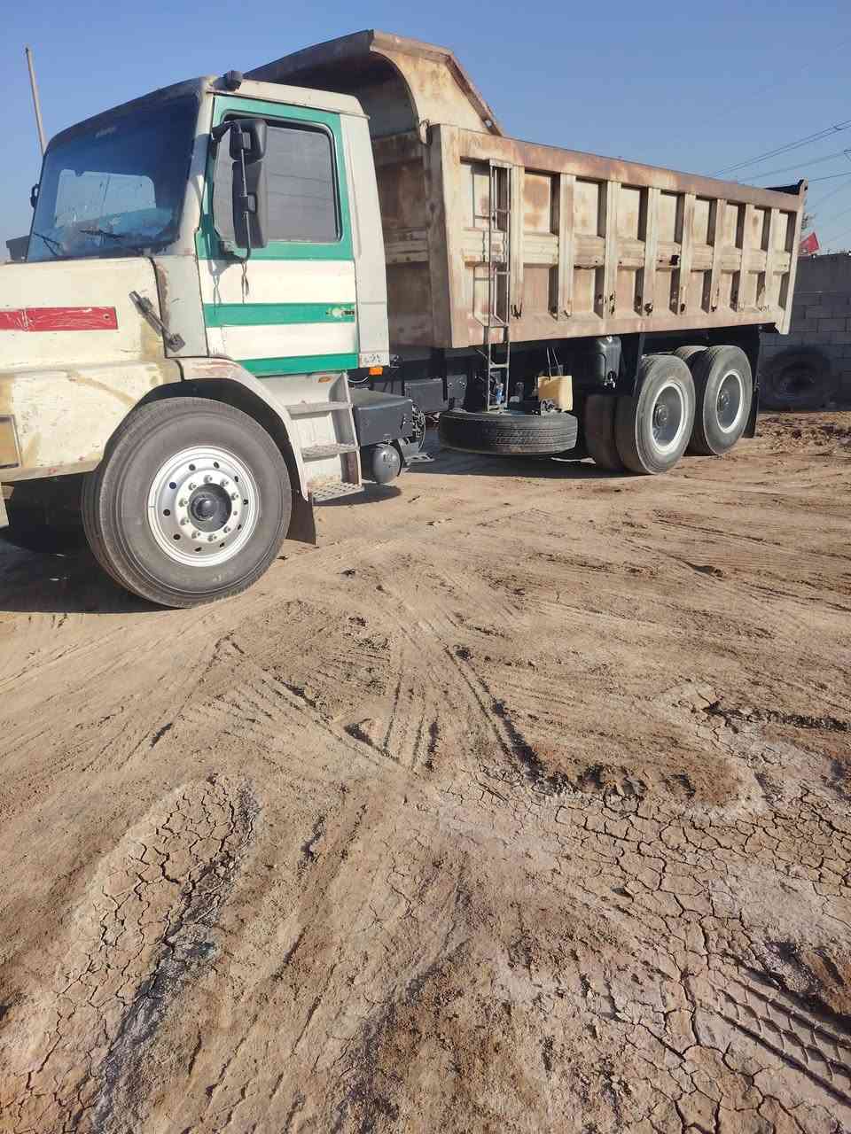 السلام وعليكم البيع سكانيه ١١٢ قلاب موديل ٨٢ مكينه ١٢ونص مجموعه مان نص جيف أسد رقم بغداد ألماني بسمه *********** /***********
