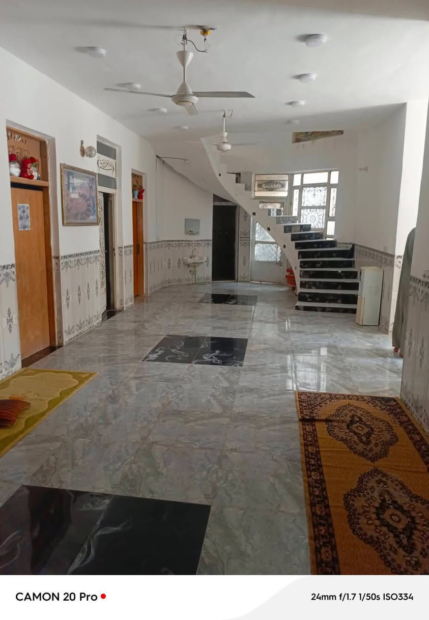 بيت للبيع المتنبي شارع ستاد طلال المساحه الكليه ٣٠٠ البيت طابوق بناء حديث الاستفسار الاتصال على الرقم ***********
