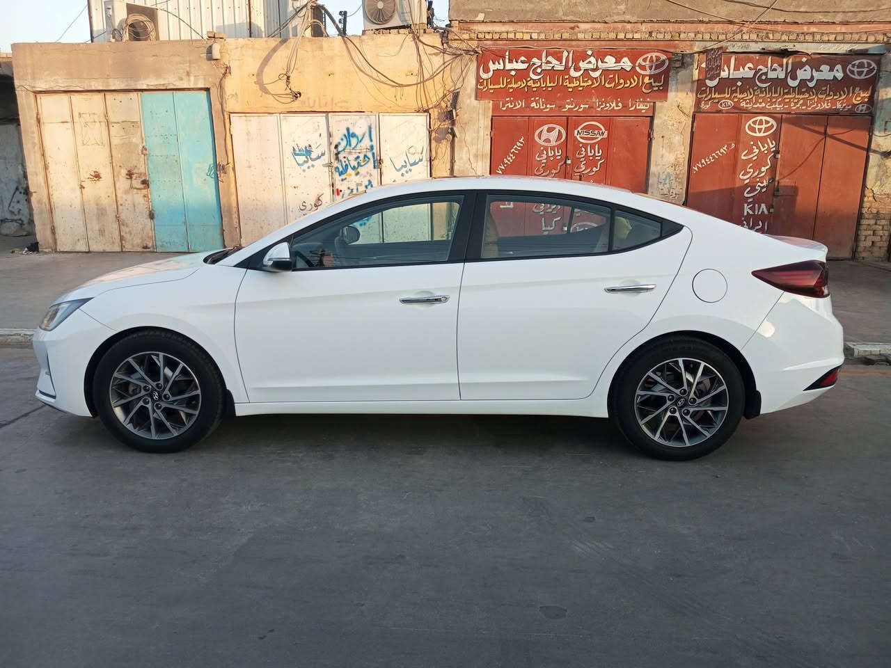 عنتره للبيع وارد خليجي مكينتها 2000 رقم بغداد ثانويه رعايه 31 سياره مقفوله ماشيه 94 سعرها ( 157) ***********
