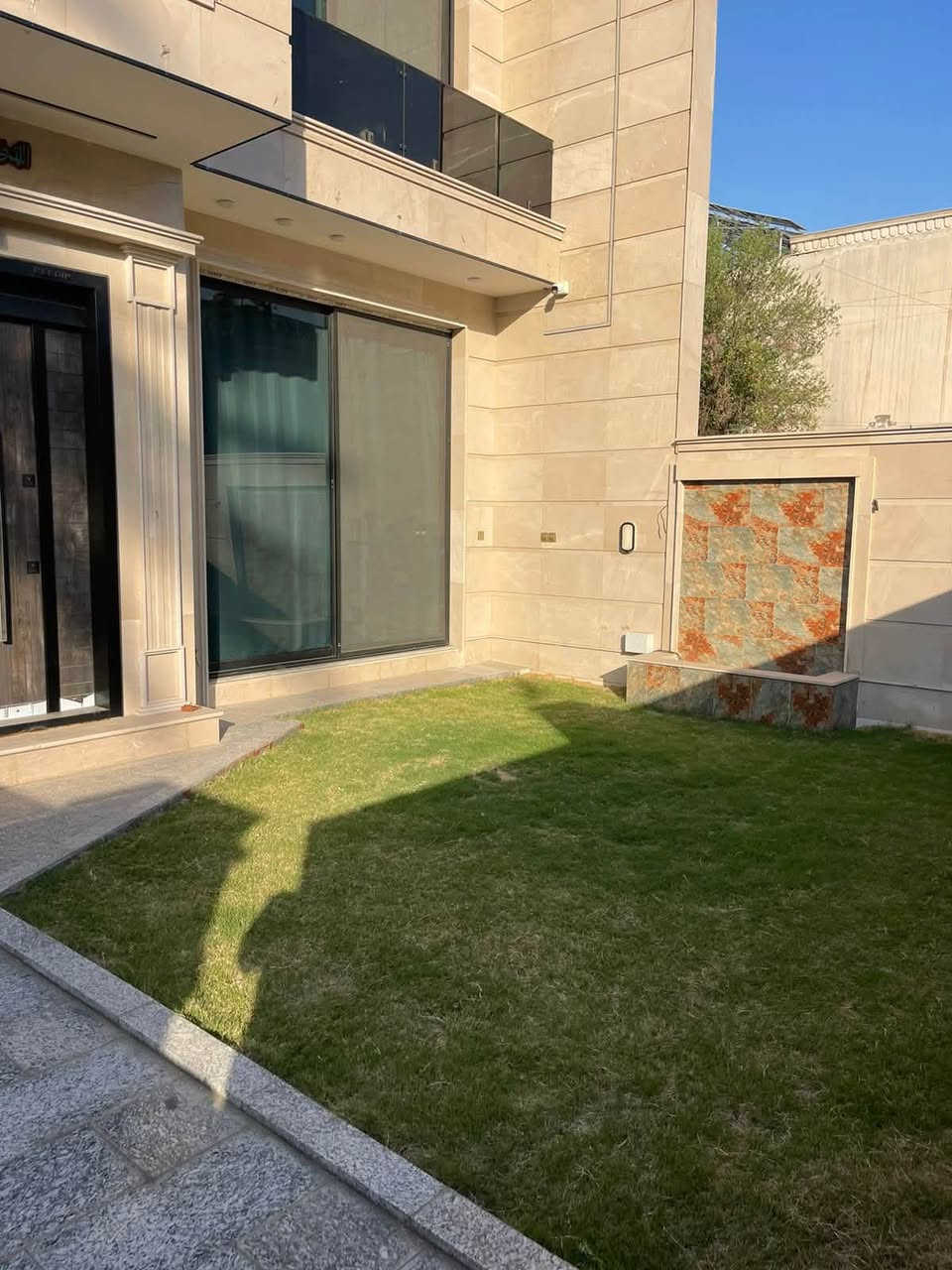🏗️ شركة وادي المستقبل للتجارة والمقاولات العامة
🏠 اليوم أنجزنا بيتين بمساحة 600 م² في شارع فلسطين 

✨ بأعلى المواصفات والمعايير الهندسية

نقدّم لكم أفضل الحلول الإنشائية والتنفيذية، مع:

✅ تنفيذ بأعلى جودة

✅ إشراف هندسي متكامل

✅ الالتزام بالوقت والدقة

✅ أسعار مناسبة ومنافسة

🔴 عروضنا الخاصة بالبناء:

• عرض البناء بالطابوق الأصفر:  200 ألف دينار للمتر الواحد

• عرض البناء بالطابوق الأحمر:  230 ألف دينار للمتر الواحد

🏡 عروضنا المميزة لتسليم المفتاح:

🔹 العرض الأول:  500 ألف دينار للمتر

🔹 العرض الثاني:  550 ألف دينار للمتر

🔹 العرض الثالث:  600-750 ألف دينار للمتر

✨ اختار العرض اللي يناسبك وإحنا نوصل بيتك جاهز للسكن.

📞 للتواصل والاستفسار:

حيدر : ***********

علي : ***********
