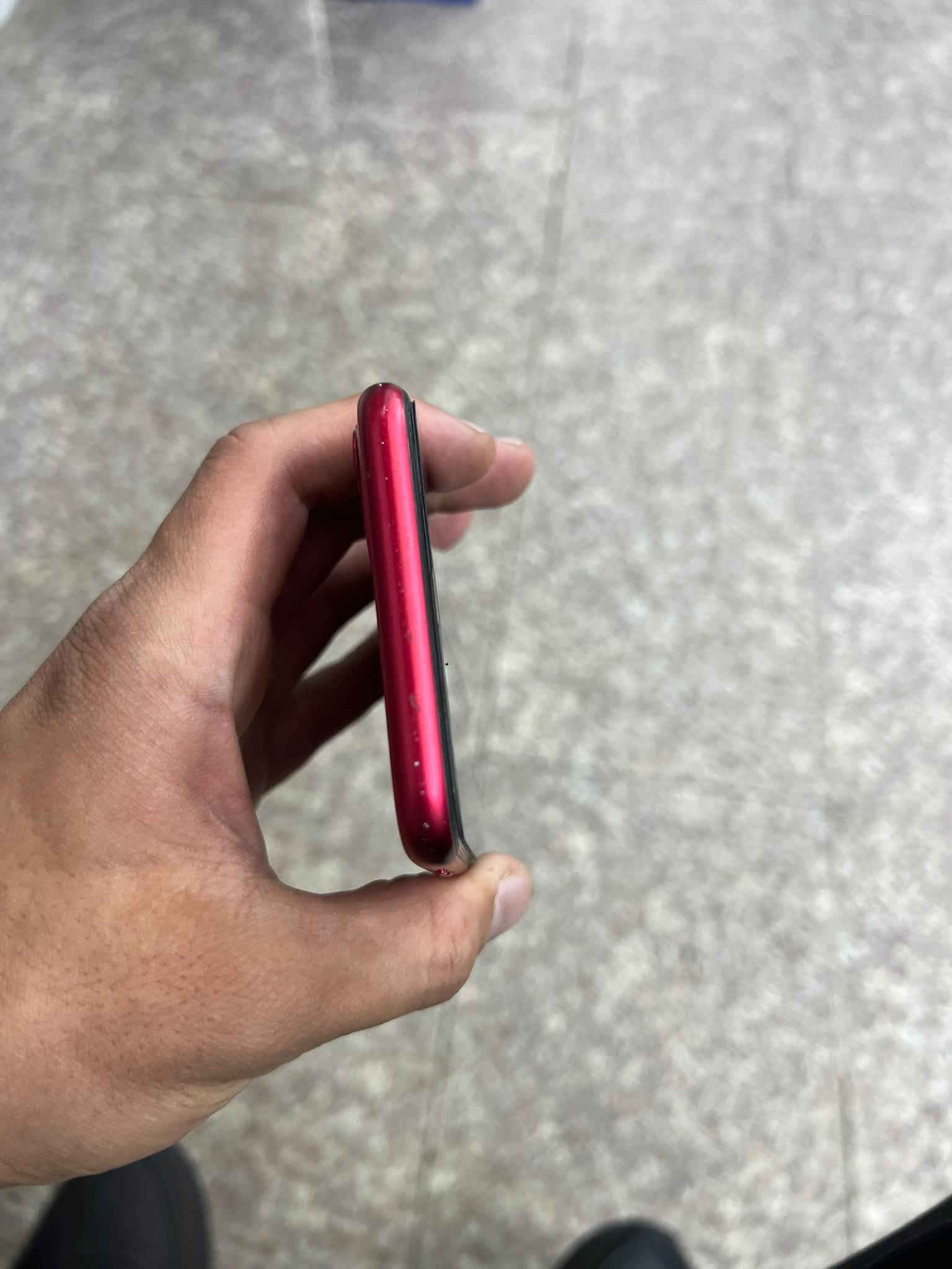 ايفون 11 العادي ذاكرة 64 استخدام مال بيت كلش نضيف الجهاز نضافة 98
بطارية 88 بلادي
شرق اوسط 
ما مفتوح الجهاز ضمان 
سعرة 210 وبي مجال قليل
مكاني كربلاء👇🏻
***********

نص مكتوب في الصور:
- 11:27
- إصدار iOS < 26.5 < iPhone
- اسم الطراز iPhone 11
- رقم الطراز MHDD3AA/A
- الرقم التسلسلي DX3DC66UN737
- الأغاني 0
- الفيديوهات 0
- الصور 0
- السعة 64 غ.ب.
- متوفرة 46,13 غ.ب.
- عنوان Wi-Fi D8:DC:40:34:38:7A
- Bluetooth D8:DC:40:2E:C2:65
- البرنامج الثابت للمودم 7.01.02
- حالة البطارية والشحن
- كما هو الحال مع البطاريات القابلة لإعادة الشحن، بطارية الهاتف قابلة للاستهلاك وتصبح أقل فاعلية مع الوقت، معرفة المزيد...
- الحد الأقصى للقدرة
- 88%
- هذا قياس لقدرة البطارية مقارنة بقدرتها عندما كانت جديدة. قد تتسبب القدرة المنخفضة بتقليل ساعات الاستخدام بين عملية الشحن والأخرى.
- أقصى قدرة للأداء
- ستساعد الأنظمة المضمنة في النظام والمكونات في تخفيف آثار الأداء التي قد تلاحظها أثناء التقدم الكيميائي في عمر بطارية
- .iPhone
- شحن البطارية المحسن
- للحد من استنزاف عمر البطارية، يتعلم الـ iPhone من عادات الشحن اليومية، بحيث ينتظر ولا يتجاوز 80% حتى يحين موعد حاجتك إلى استخدامه.