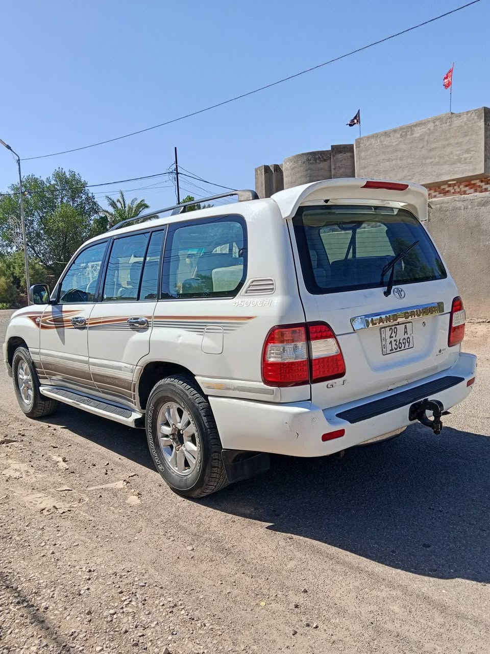 السلام عليكم لاندكروز مونيكا موديل 2000 رقم واسط دولي تحويل مباشر تبريد ثلج + ثلاجة وسطيه دبل تانكي كير اوتاماتيك محرك 6 بلادي جام كهرباء شاشة كبيرة لمس قفل سيارة سنتر ريمونت 7 راكب داخل جلد مصبوغه حزام جماليه مكان السياره واسط الكوت الاتصال 
***********
***********
