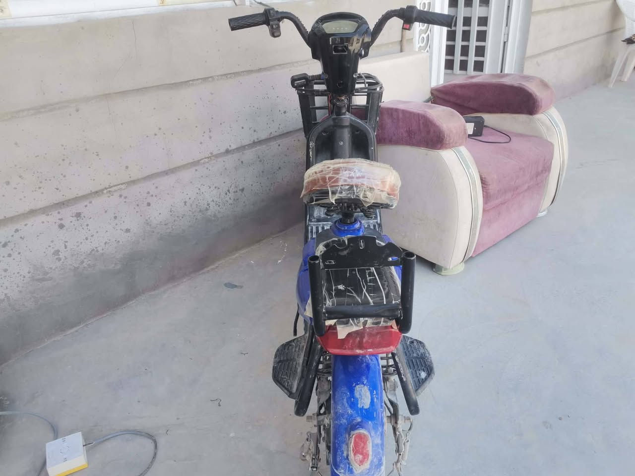 سلام عليكم 
للبيع: دراجة شحن كهربائية Super M 🚲⚡
النوع : Super M (Super E-Bike)  

الدراجة بوضعها العام وشغالة على الفحص ..
📍 المكان: [ديالى/الخالص]
💰 السعر: [ 300 وبيه مجال ] 
📞 للتواصل والاستفسار: [ ***********]  .
