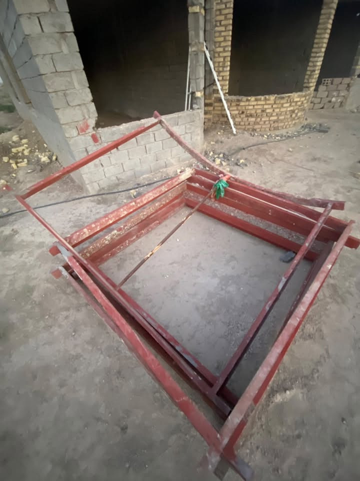 السلام ؏ـلـيـڪمٛ اطارات شبابيك مالت pvc
الحديد 4ملم شديتهن وغيرت رئيي يـ؏ـטּـي مكبست عليهن مجرد كعدت الاطارات وفتحتهن القياس ٦ اطارات 2م x 2م والدورمالتهم السابع 240 x 2م 
للبيع السعر 450 وبيهن مجال الله شاهد مسويهن ب900 اني للتواصل اتصال او واتساب المكان بابل قضاء القاسم ***********
