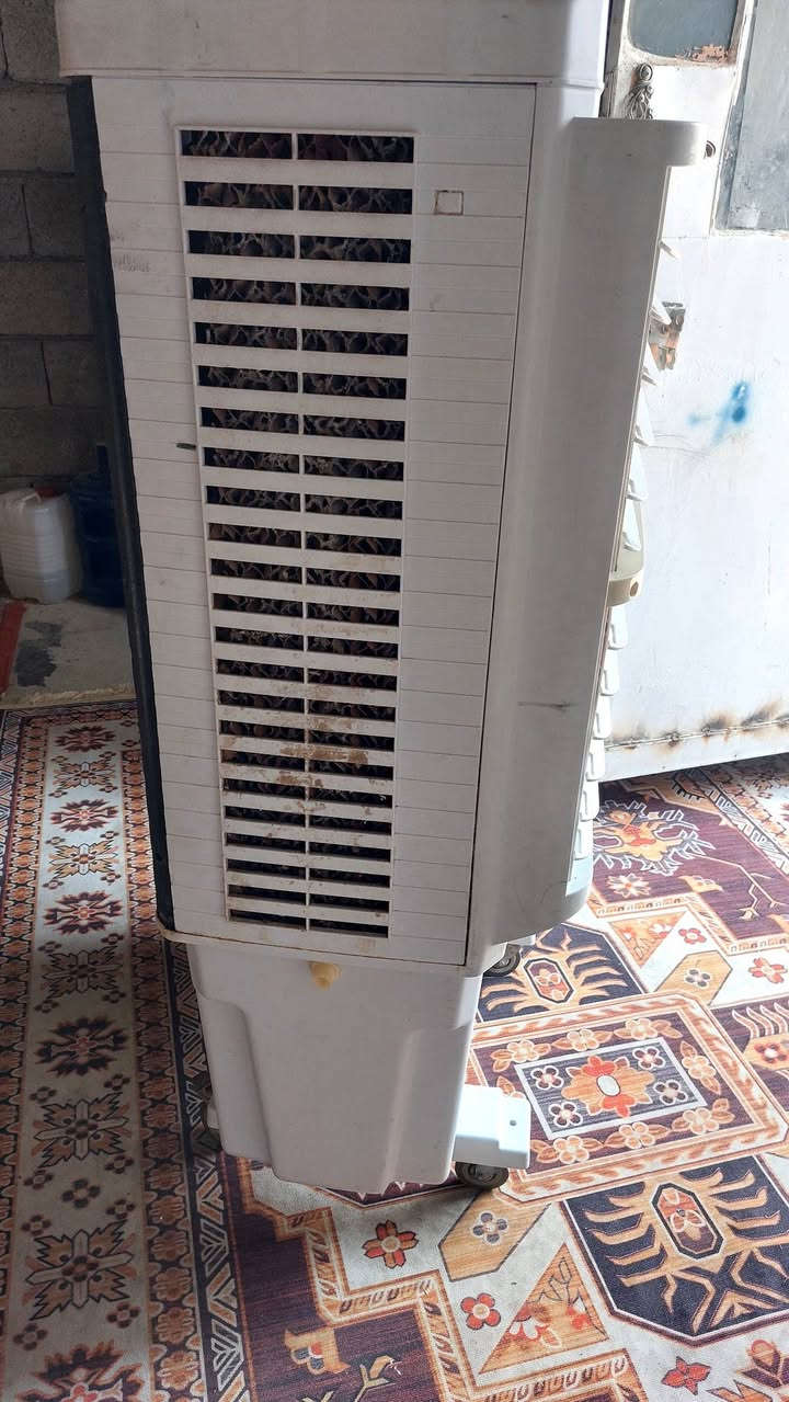 كونفيره حجم كبير شرط النظافه والشغل السعر ١٢٥ للإستفسار الاتصال على الرقم ***********حي الحكيم
