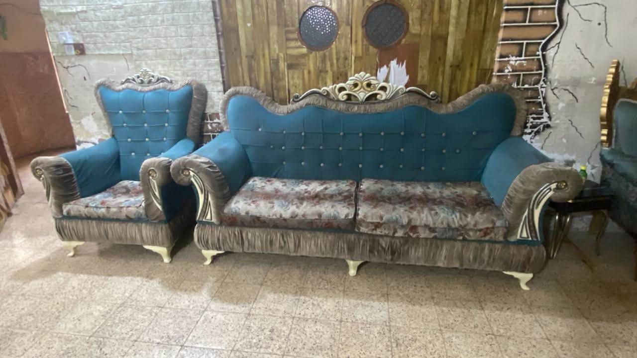 السلام عليكم عندي تخمين للبيع قنفتين كبار وثنين كرسي وحده وسط والثاني هم نفس الشي اللي يريد يتواصل هاذ رقم واتساب ***********
