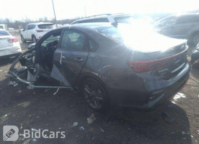 السلام عليكم سياره فورتي موديل 21 معوقين رقم مثنى سياره بيها ثلاث قطع صور الحادث موجوده بسعر مناسب شراي يتصل ويتدلل السعر 105 ورقه مكاني نجف 
          ***********

نص مكتوب في الصور:
- BidCars