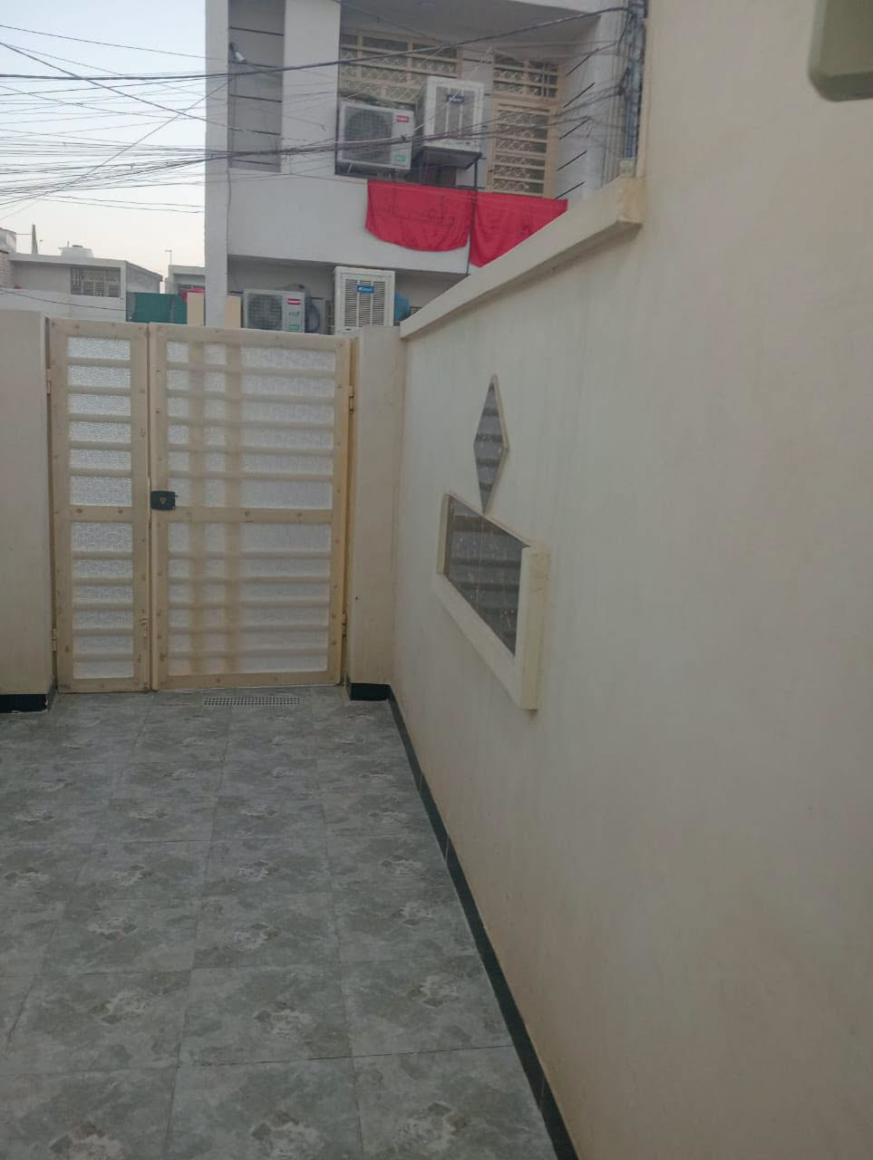 دار للبيع المساحة 100 متر ✅
البيت نضيف وجديد
قريب عالشارع العام 
شارع ابو رحالين اصفر 
للاستفسار ***********
