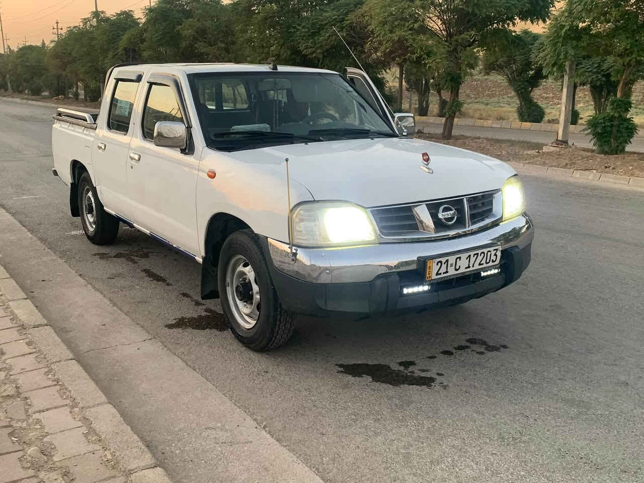 نیسان پیکاب ٢٠٠٦ سەنەوی تا ٢٠٢٩ تازەیە بەناوی خۆمانەوەیە هەزەی تازەیە خرامەو تەحویل و وەکەلات بەشەرت دەعم و لێدراو بەشەرت وەرگەراو بەشەرت سەیارەکە تێزابی بەسارە رژاوە بۆیە ئەو لایەشی بە بۆیاخ دانراوە سۆنەرەکەیم داناوە 
مەکینەی نەکراوەتەوە بیلادە سەیارەکە هی ماڵە هی مەعرەز نیە زۆر ڕێک و پێک و تازە ماوەتەوە
٩٨ مەجالێکی کەم
***********
