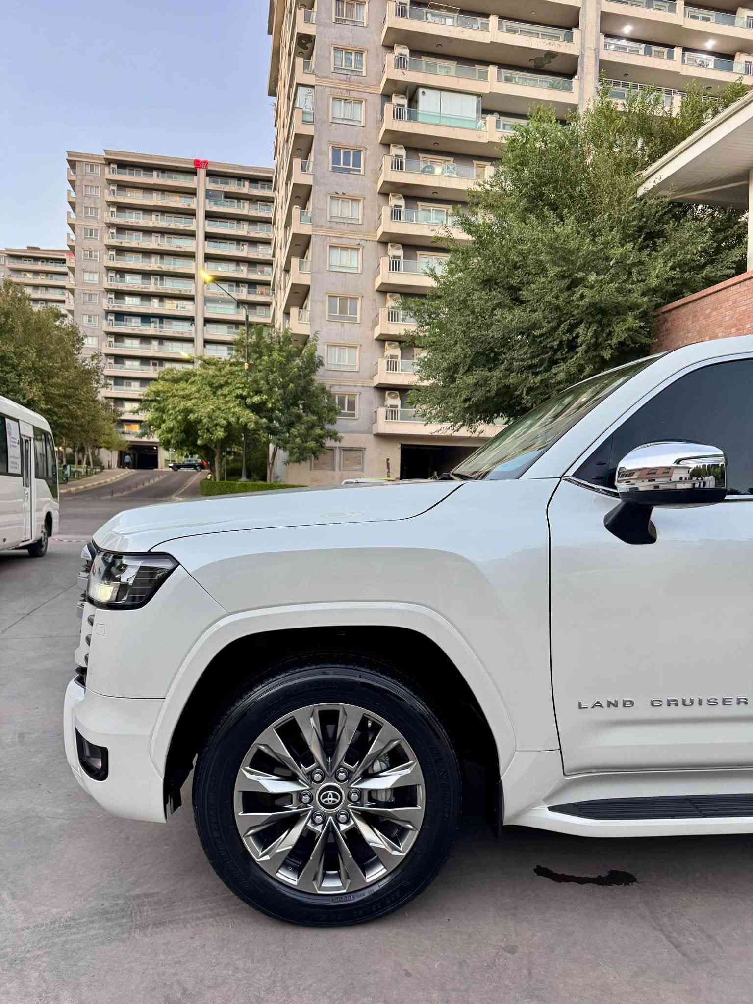 LAND CRUISER_2023 _Twin Turbo _GXR
_GXR_87,000Km

اللَّهُمَّ صَلِّ عَلَى مُحَمَّدٍ وَعَلَى آل مُحَمَّدٍ

اخت زيرو بل كارتون
بدون صبغ - بدون رمل - بدون حالوب ـ حتا دعاميات شرط

🔷تويتا لاندكروز موديل (2023) توين توربو
🔷سياره زيرو شريكه ساز باب اولا
🔷سياره مواصفات (GXR)
🔷سياره (٦) سلندر توين توربو  

🔷مواصفات سياره 
(كوشنات جلد _ شغال عن بعد
_ كاميرا _ كوشنات تدفيه _ شاشه كبير
٣ شاشات بيلادي _ وايرليس شحن _   نيظام eco _ سلايت _ النزلاق _ثلاجه _ زينون _ حساسيه الديك المؤخره مرايات _)

🔷سنويه هزه كل جديد مباشر حول

🔷• نظافه ١٠٠٪ كامل سيرڤس بدون نقص و

🔷مكان سليمانيه
🔷سعر (628$)
🔷رقم . ***********
