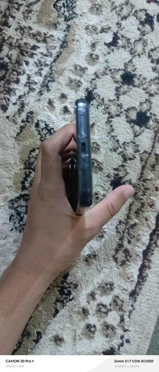 السلام عليكم بوكو اكس فور نضيف مابيه عيب بيه ركع سود بل شاشه كما موضح بل شاشه وبيه كسر بل ضهر جهاز شغال عل من يتصل علينا*********** او وتساب
