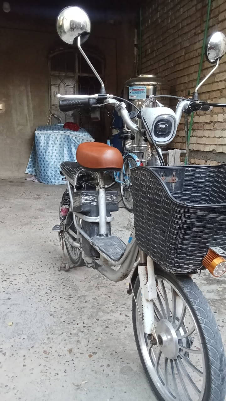 للبيع سعره200وبي مجال بطاريات نص عمر...***********
