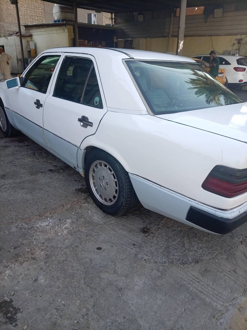 السلام عليكم مارسدس دب 1994 محرك بطه 2500 رقم بغداد  السياره بيهه قاصرين معمره جديد منضومه  تبريد كامل بس شد راديتر وغاز موجودات غراضهه تخم تاير وتخم ويل جديد داخل بلادي  
السعر ٢٤ 
ممتواجد فيس الشراي يتصل *********** واتساب او خط
