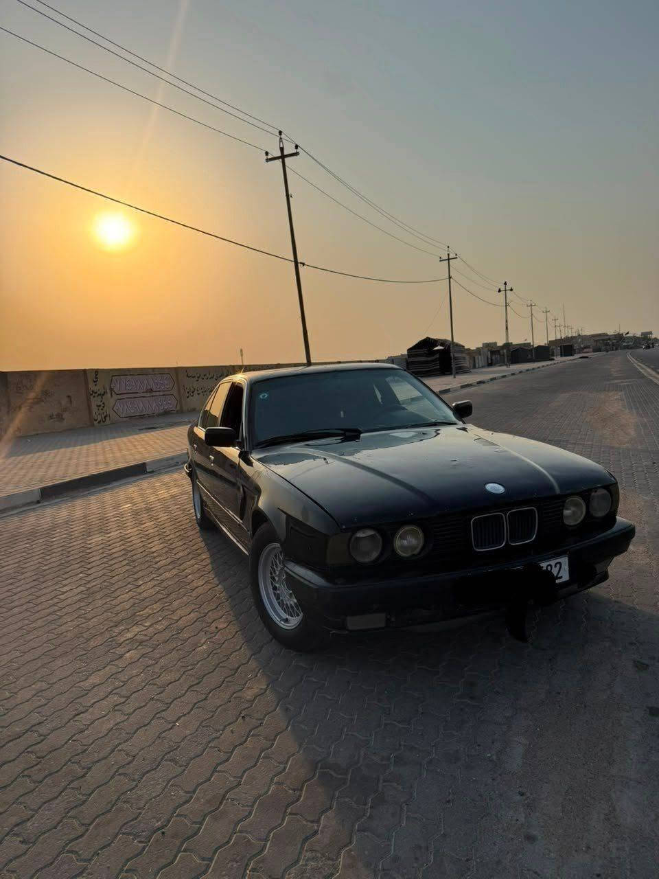 و السلام عليكم BMW موديل 1992 مكينة وگير بلادي المكينة 3500. 6سلندر  تخم تاير جديد الرسميات كلها مضبوطة التحويل مباشرة وسنويتها تنتهي 2030 سيارة مرتبة السعر 54 وبيها مجال بسيط او مراوس  للأستفسار أكثر رقمي واتس اب ***********
