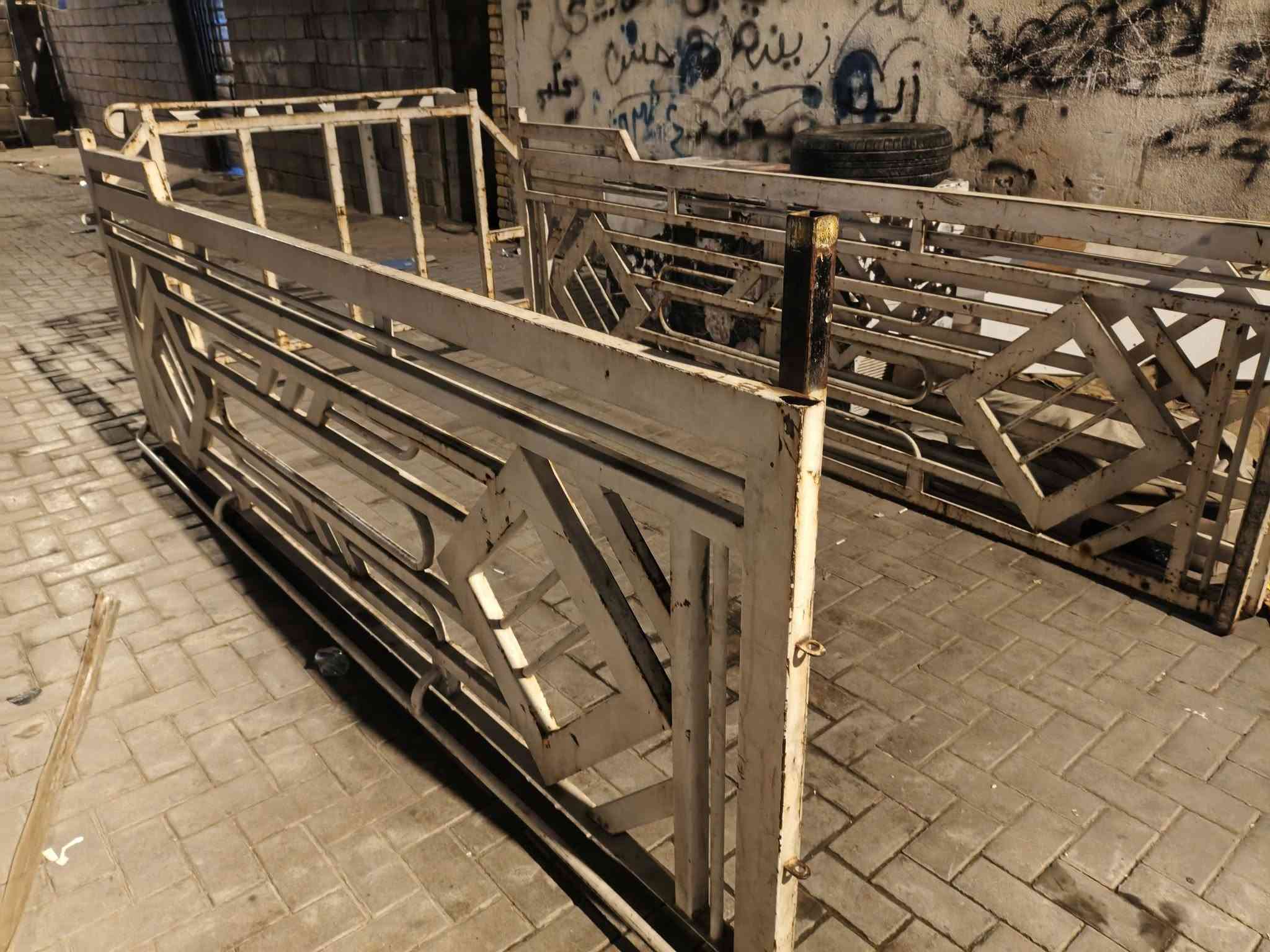 محجر سيارة • جديد ونضيف • بدون زنجاره