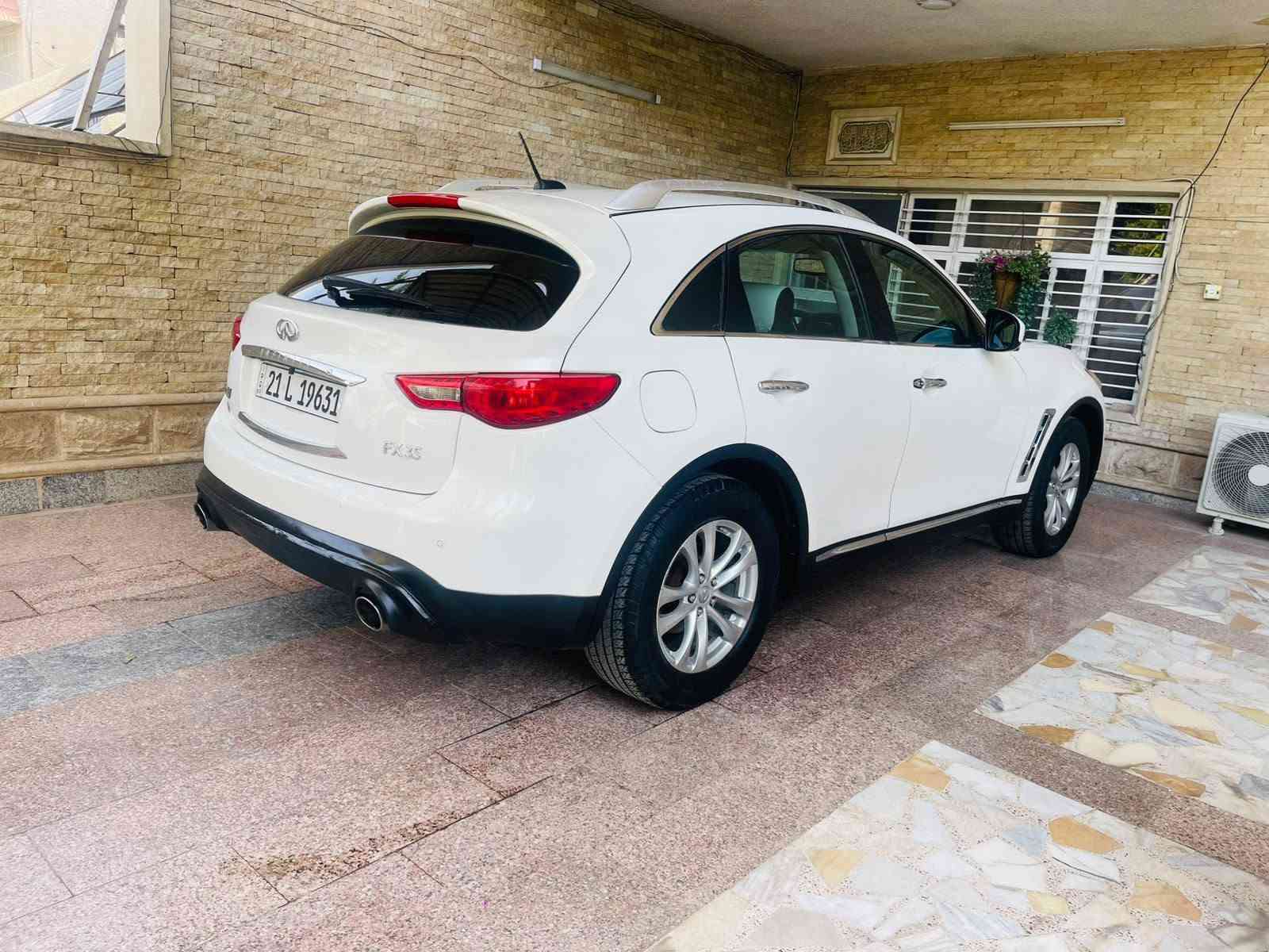 السلام عليكم عندي انفنتي 2011 fx امريكي لون صدفي مكفول من الصبغ ماعدا طخه بسيطه على كد شبر بالجاملغ الامامي والدعاميه صبغ محرك جديد شادلها مال حاويه تبريد ثلج بتاري جديد صدر جيد السيارة حلوه ومتعبك اتريد تحويل او وكالة اريدها 11500 وبيها مجال بسيط للستفسار *********** طبعا كلشي اكو بالسوك الجديد يفرق عن يرادله مصرف بغداد, العراق
