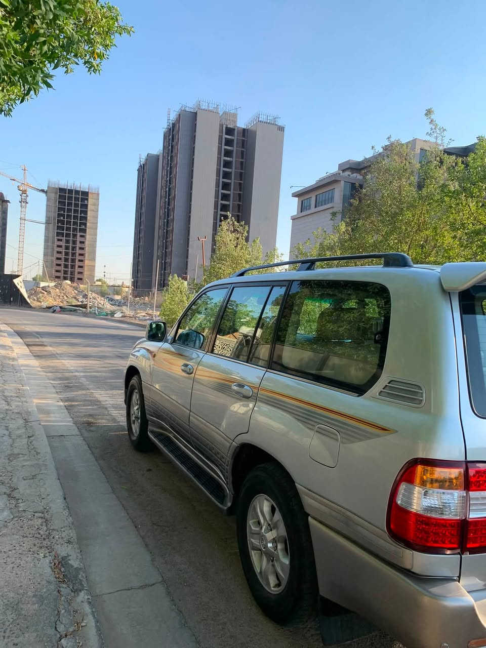 السلام عليكم للبيع لاندكروز ٢٠٠٧ كويتي فول مواصفات مكينة ٦ سلند  دبل تانكي بانزين مواصفات GXR السيارة جديدة بمعنة الكلمة بيهة ٤ صبغ يدون ضربة جراد وصابغن السعر ١٥٧ وبيها مجال الستفسار *********** مكان بغداد السيدية
