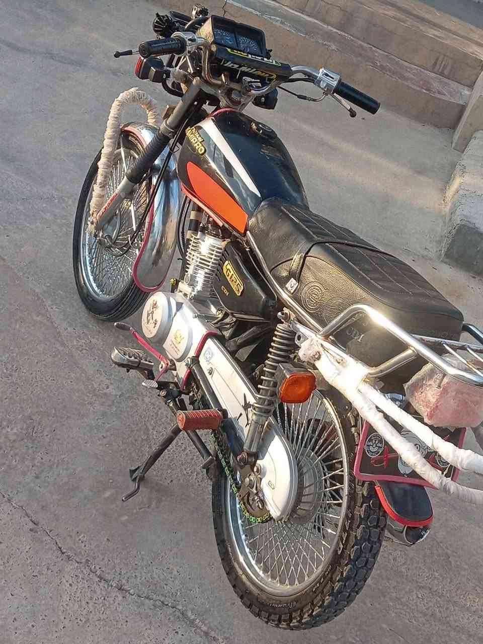 سلام عليكم تايكر 20 وزن ثقيل ماطور نشاط  شلعه معدل رزانه نعومه بل مشي ما تحس بل طسه ماطور جاهز ما تصرف ربع علي مكاني الشرقاط السعر 475بي مجال شي قليل 
***********ملاحضه الماطور مفتوح مبدل ولفات فقط
