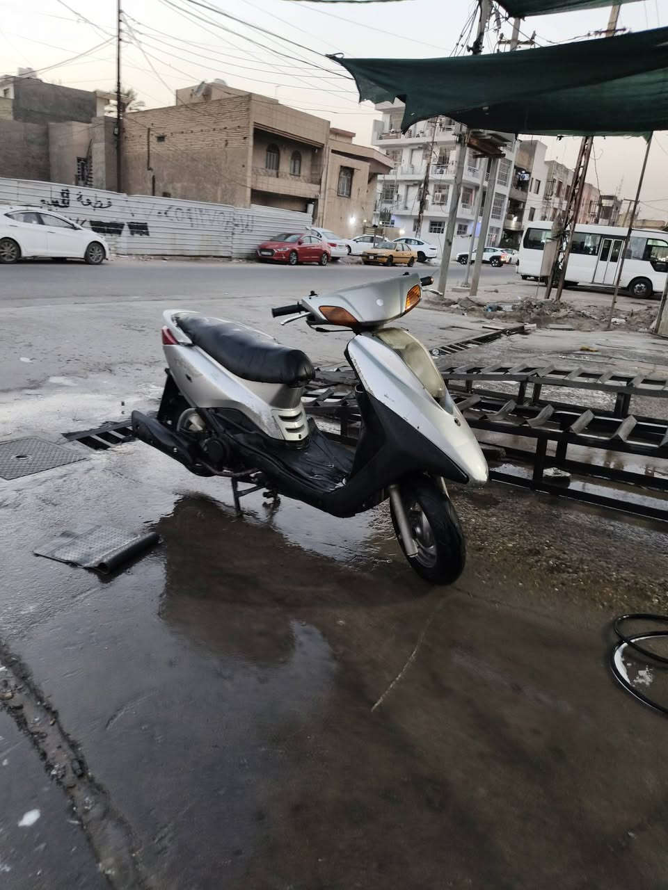 سلام عليكم دراجه بريز سرعه ١٤٠ محرك خير من الله نكره بكل وقت شلعه ومعدل لانضوح لاتبخير لاتنقيص كهرباءيات كلها شغاله تايراتها جدد كفرات بلاديه دوشمه جديده بريكات خلفي وامامي دراجه مكفوله من اسرقه تاخذها من البيت واسويلك مكاتبه  دراجه خير من الله رايدها ب٣٧٥ وبيها مجال مكاني بغداد البلديات لتواصل ***********

