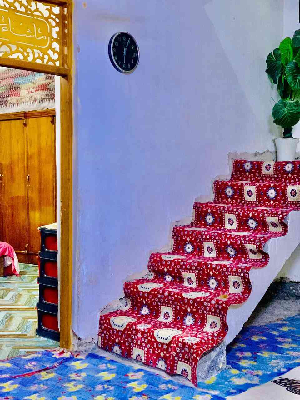 سلام عليكم بيت البيع مساحه 200 م طابقين
غراف نوم 4 
ستقبال 
صاله 2 
مبطخ حار وبارد
حمامات 4 
مناور2
خدمات كامله
تبليط مجاري ماي حلو وخابط 
عنونان حيطارق شارع القديم 
ستفسار ***********
