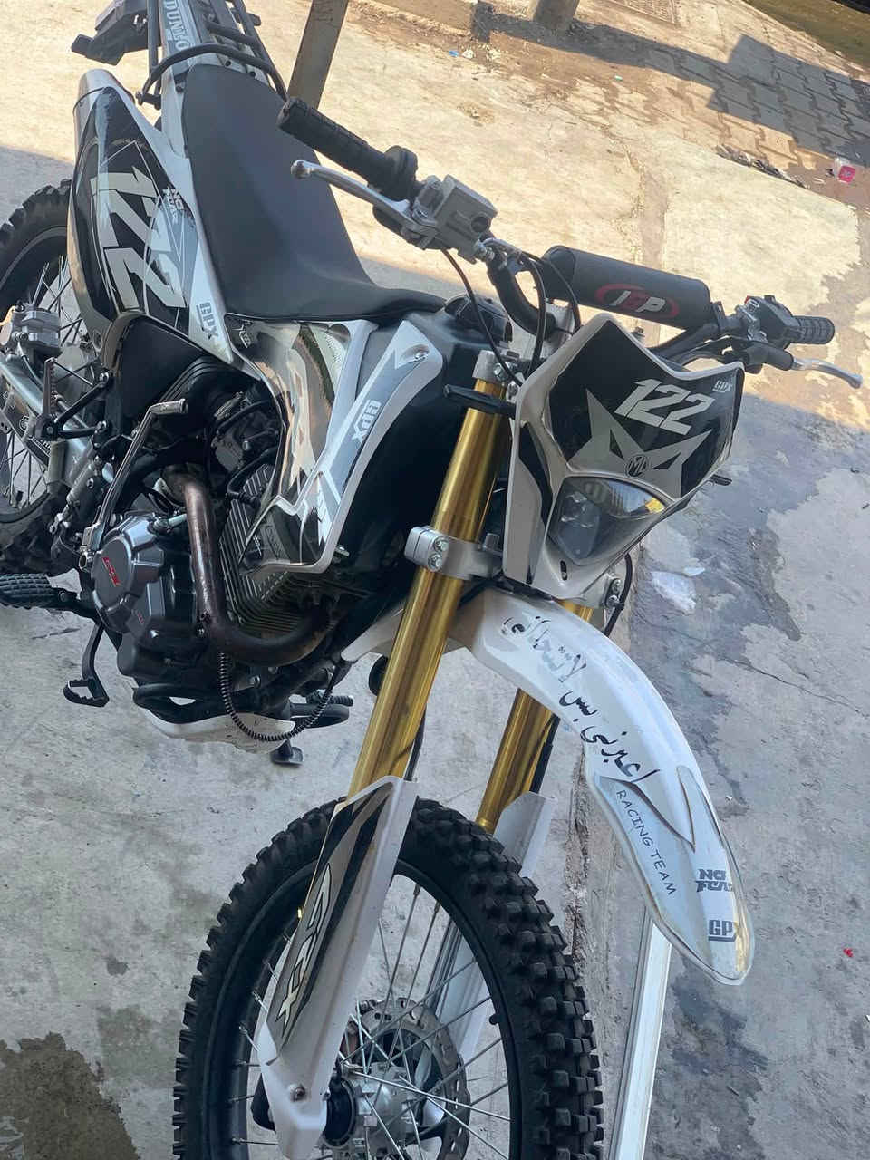 للبيع دراجة قفاص CRX 300cc 👑
موديل: [2025]
نظافة: فول فول ما بيها نقص 
المحرك: 300cc قوة و وحش بالشارع 💨
اللون: [ابيض اسود]
العنوان: كركوك 
السعر: [12$] وبيها مجال بسيط للشراي 
 ً
الجاد يراسلني خاص او اتصال او واتساب: [***********]
البيع للشراي الصادق فقط
