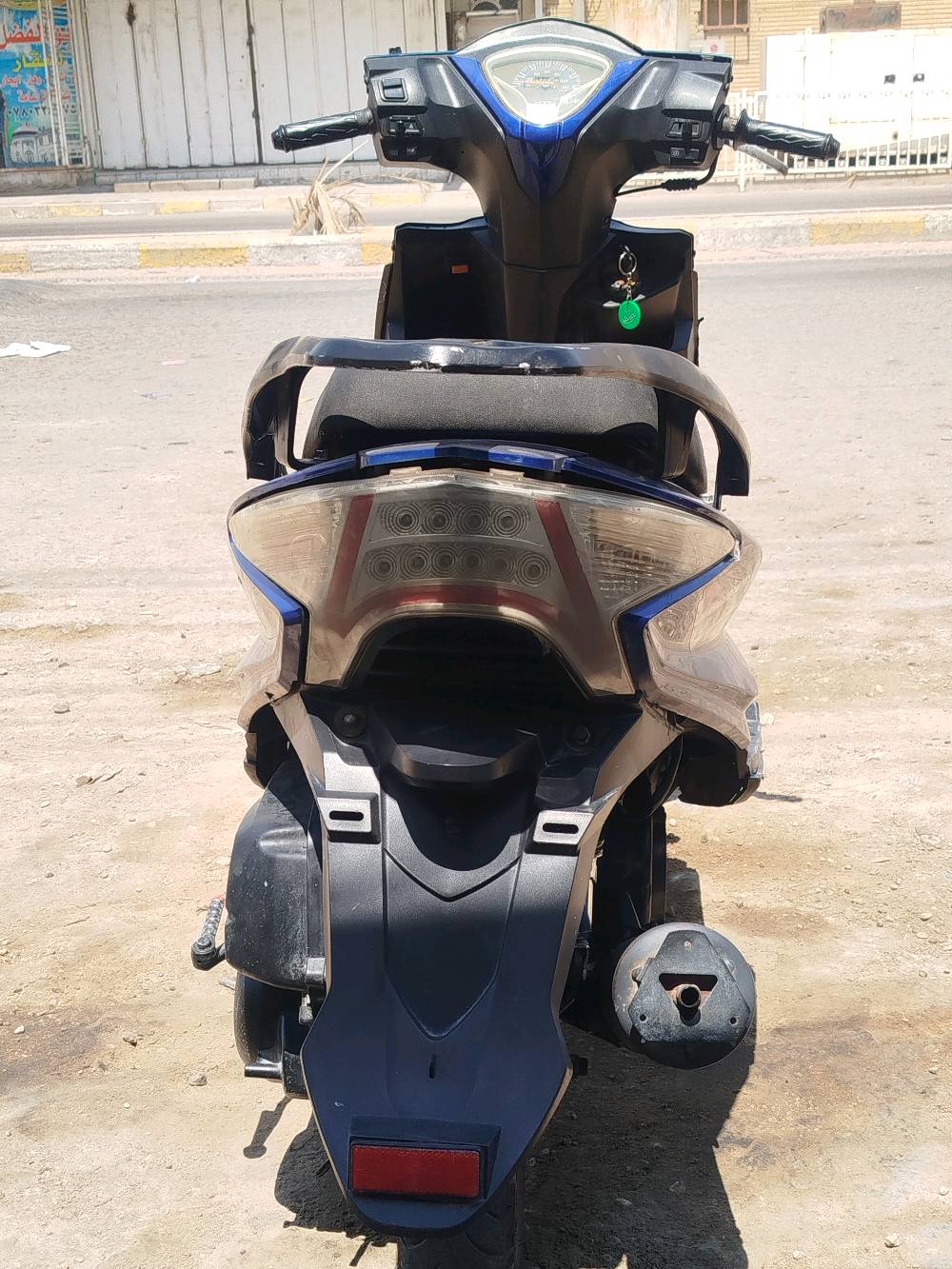 شباب دارجه للبيع موديل ٢٢ دراجه إف إس بس بيه الكفر المامي بي كسر 
دراجه مامفتوحه 
كهربائية كله شغاله 
تايرات زوج جديد
دارجه نكره سلف 
كل شيء شغال بيه 
عنوان نجف حي العسكري 
الاتصال *********** عل رقم 
أو واتساب
