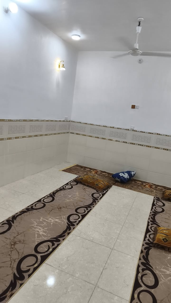 السلام عليكم دار للبيع طابو صرف مساحه 150 متر حي الاصدقاء  قرب مدرسة الوقف الشيعي يتكون من غرفتين نوم وصاله واستقبال ومطبخ ومجمع صحيات يتكون من غرفتين نوم وصاله واستقبال ومطبخ ومجمع صحيات 

عرض الشارع 8 متر  البيت بناء حديث

وسعره معقول

للاتصال ***********
