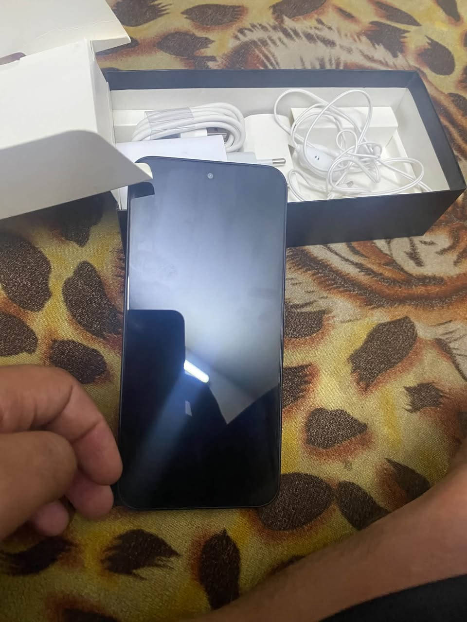 هوت 60بروو ذاكره 256  صار سبوع فتحته من لكارتونه غراضه مامستخدمه سعر 240 وبي مجال  ***********

