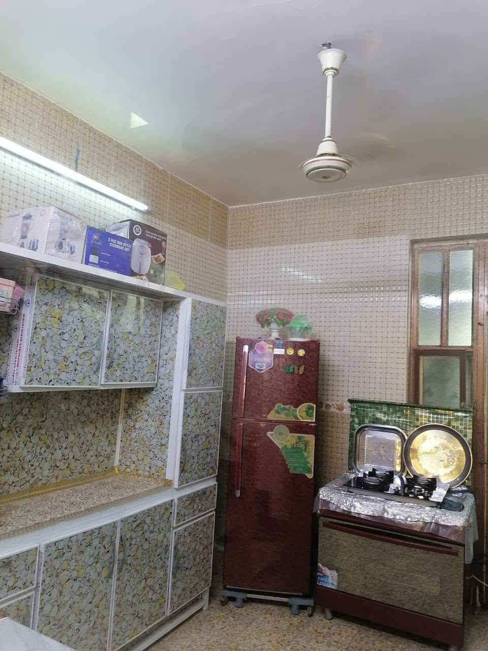 بيت150 متر 6 * 25 طابو ملك صرف بناء حديث على الشارع الطيار مباشره قرب يوسف الحداد
طابوق جمهوري
يحتوي على
 محل مساحته 3 * 5
طرمه 3 * 5
غرفة استقبال 5 * 5
صاله 3 * 6
حولي
مطبخ 4 * 4 
غرفة منام 4 * 5 
حمام 2.5 * 3
ويحتوي على منورين
وتوجد صاله في الطابق الثاني
سعر 90 مليون قابل للتفاوض 
الاتصال ‏‪***********‬‏
