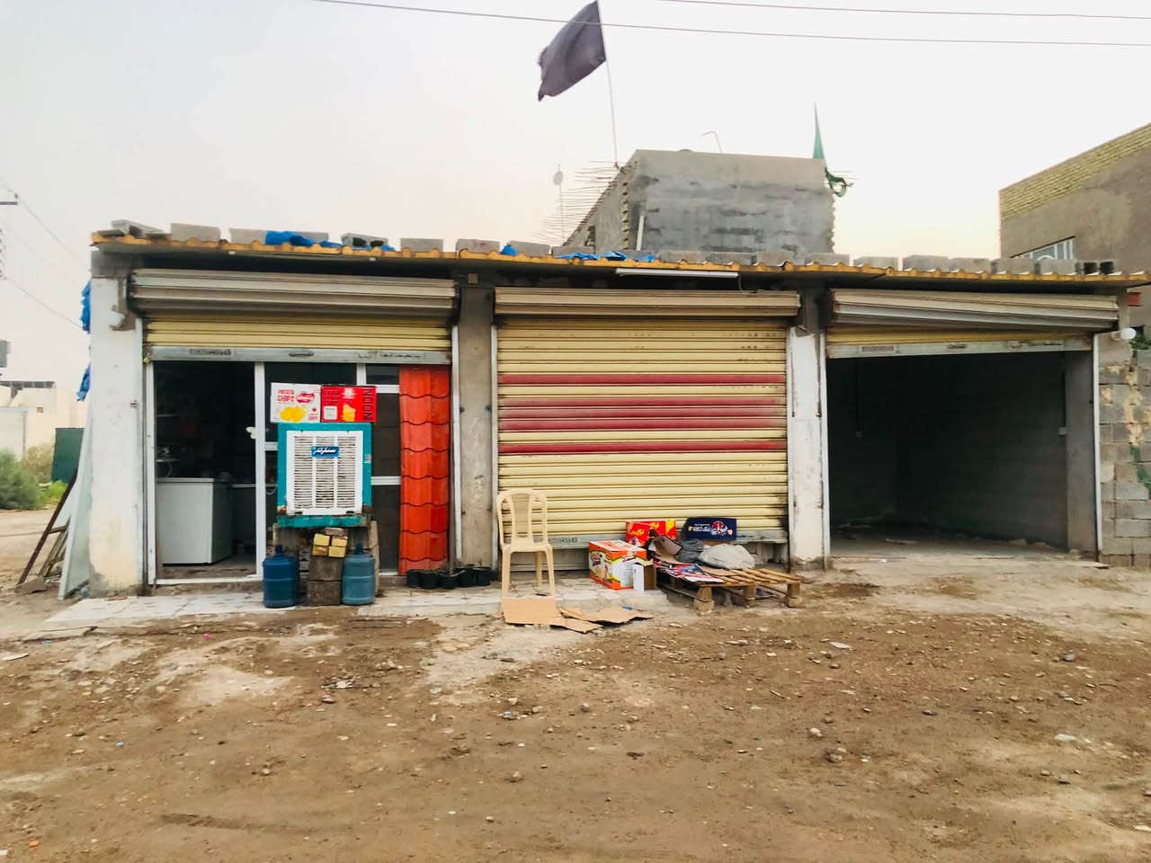 سلام عليكم بيت طابو  معه قطعه  واجهيه 10نزال150 للبيع موقعه شارع المعارض يم كراج حسين شاع  قريب عل شارع الستفسار ***********
