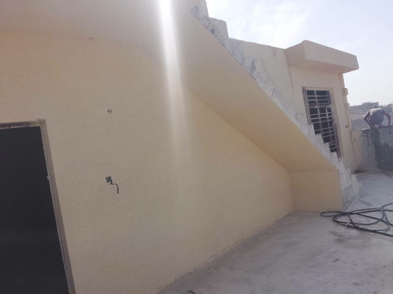 سلام عليكم يوجد لدينا بيت زراعي هيكل لبيع مسحاحته130  13×10متر بي منام 2 وصاله ومطبخ و
مساحت درج صحيات داخليه وخارجيه كراج  مسس مي كهرباء مجاري صاب لرضيه لبيت ولابخ  لخارج ونثر باقي بس داخل البيت سعر خاص بمكان زراعي حي زهراء وره بيت عميد كان لي ريد يتفضل خاص لو يتصل على رقم الهاتف 
***********
***********
محمد 
سلام عليكم يوجد لدينا بيت زراعي هيكل لبيع مسحاحته130  13×10متر بي منام 2 وصاله ومطبخ و
