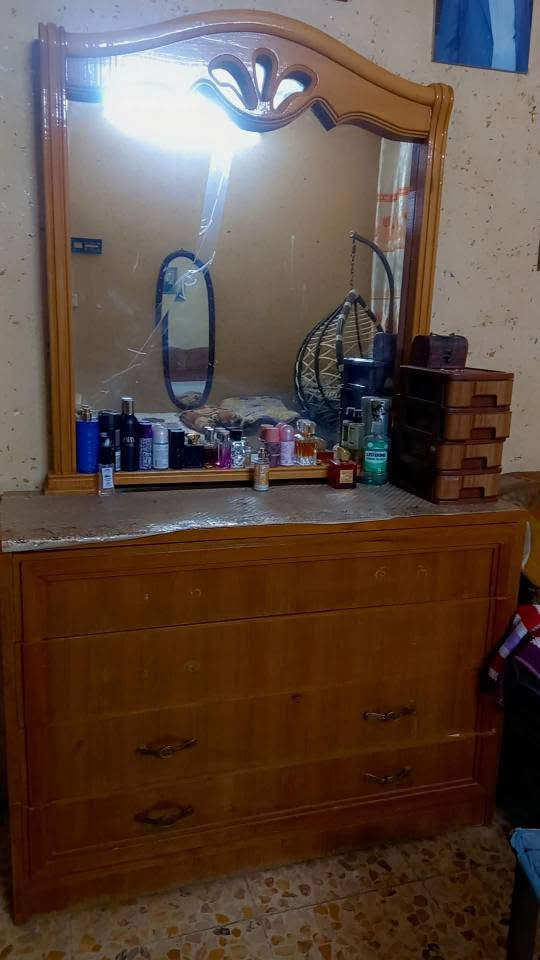 مرجوحة جديده مامستخدمه ب ٨٥ والجرابي خشب الوحده ٢٥ والميز تواليت ٤٠ مكانهم الدوره اي أستفسار ع الرقم *********** بغداد, العراق
