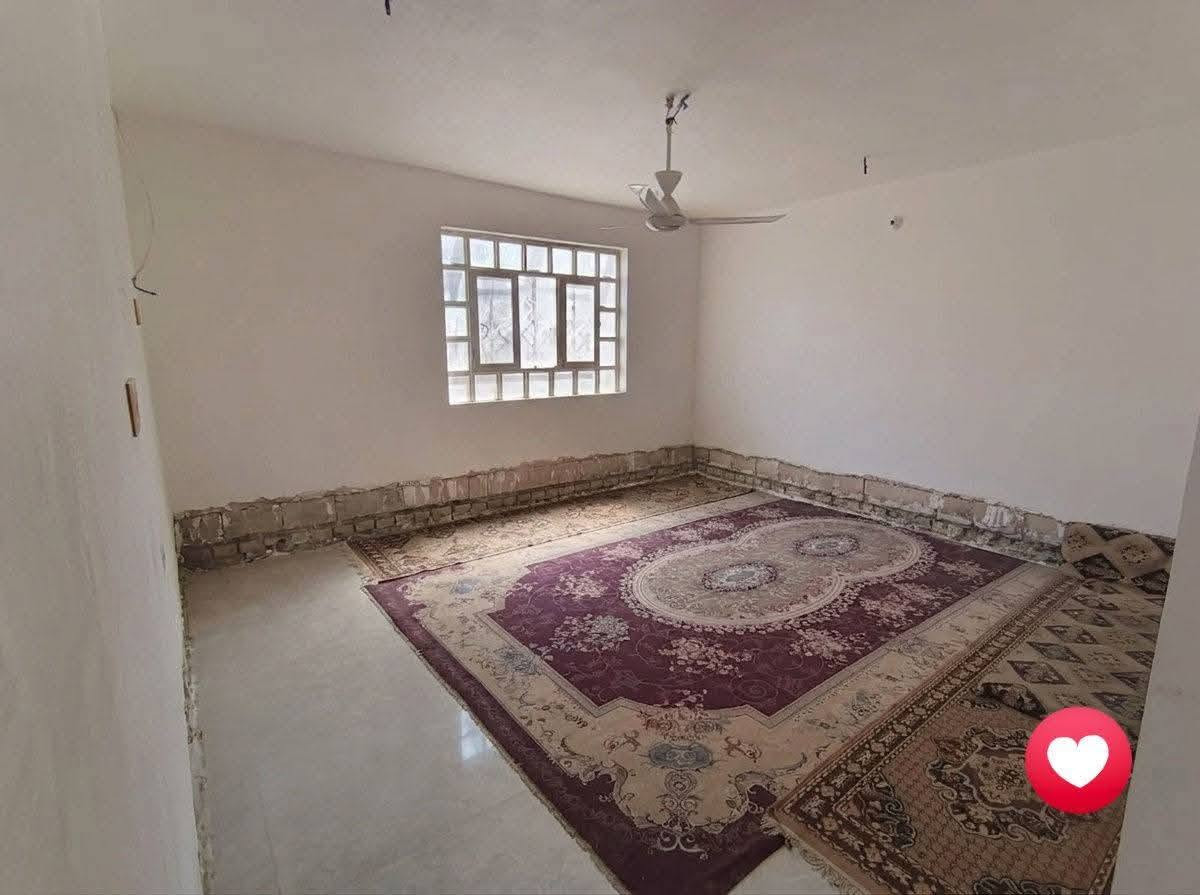 بيت للرهن بسعر 35 مليون لمدة سنتين او للبيع في كربلاء المقدسة 🏠.
المساحة / 100م   " طابقين "🤍.
الموقع / /  البوبيات ، حي الساده آل ثابت _ فرع أسواق الكوخ "
يتكون البيت من طابقين الطابق الأول: إستقبال ، صالة ، مطبخ ، حمام داخلي وخارجي ، وغرفة نوم ، ومنور "
الطابق الثاني : بناء جديد بي صالة وغرفتين نوم"
ـ  سند 25 طابو زراعي  💯 
🕌 يبعد عن الامام الحسين  2 كيلو متر 🕌 💯
السعر 90
للأستفسار أكثر ☎️ /  *********** ,, *********** / ☎️
