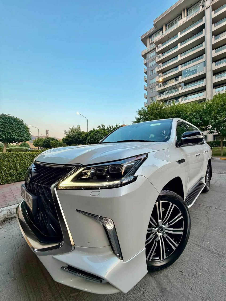 Lexus.570LX.2018. 🔚 بريم اصلى🦅.✅
لكــزز هيبـة الشـوارع 🧿
سيارة مغل Ppf عام
ملاحظات:-
صبـغ ❌
بدون شخط
بدون رصعات
بدون صبغ
بدون رمل 
حتى دعاميات ولحية بدون صبغ
لله الحمد سيارة زيروووو

سيارة كلش حلوة نظيفة مرتبة لوك لوك 
___ماشية 74 الف❇️
ماشية بشرط فحص كومبيتر 
سيارة باقية عل نظافتها لوك لوك 
كل جسمها بشرط سيارة باقية نظافة زيرو
.....

سعر 640$
موديل2018
حجمً المحرك.5.7🦅
ماشية.74 الف.
سبير منازل♻️
••••••••
محرك كير بشرط لحد شهر
هزة براد سنوية  جديد
رقم دولي جديد 
والسيارة باسمي تحويل مباشر❇️

.-.-.-.-.-.-.-

مواصفات ساس بريم اصلى LX570💫

سلايد
داخل احمر 
ثلاجة
صندوك جك 
كشـن تبريد تدفئة 
ستيرن كهربائي 
شغال 
رادار امامي 
كامرة 
حساس 
خمس كامرات
راس DVD
دبل اكسل 
كامل زينون 
ستة سيدي
يدات بصمة
مرايات كهربائي 
ستيرن وكشت خزن
رادار شارع
دبل هواء 
بخ ماء
كشن جلد 
تحديد سرعة
بنزين ECO
شاشه لمس
تبريد مركزي
وبعد وبعد….

سعر.640.$
***********
