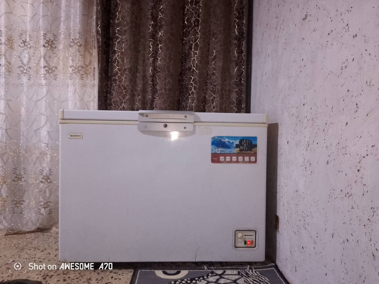 مجمده للبيع السعر ميتين الحجم الكبير حيل نضيفه سبب البيع محتاج ***********

نص مكتوب في الصور:
- Shot on AWESOME A70