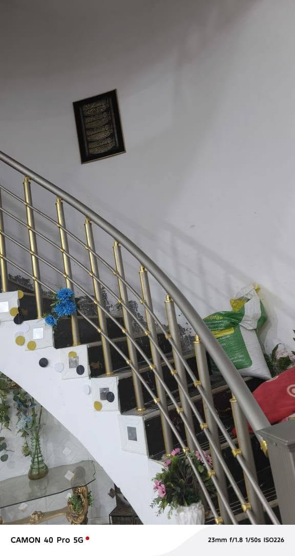 بيت طابو صرف مساحته 300 متر. طابقين الارضي غرفتين صاله ومطبخ حار مناور وديوانيه خارجيه... الطابق الثاني... (٤) غرف صحيات مطبخ صاله...مساحة الطابو(٢٨٢) متر واضافه فضله زراعي (١٠٠) متر تقريبا   يقطع (٦٥) مليون طلب اسكان تتحول إلى المشتري اقساط يدفع كل شهر (٣٣٢) ألف ... تتوفر كافة الخدمات خلف المستشفى التركي مباشره ع شارع تبليط
بيت طابو صرف مساحته 300 متر. طابقين الارضي غرفتين صاله ومطبخ حار مناور وديوانيه خارجيه... الطابق الثاني... (٤) غرف وصحيات ومطبخ صاله...مساحة الطابو(٢٨٢) متر واضافه فضله زراعي (١٠٠) متر تقريبا   يقطع (٦٥) مليون طلب اسكان تتحول إلى المشتري  تتوفر كافة الخدمات خلف المستشفى التركي مباشره ع شارع تبليط
***********

نص مكتوب في الصور:
- CAMON 40 Pro 5G 23mm f/1.8 1/100s ISO404
- CAMON 40 Pro 5G 23mm f/1.8 1/50s ISO233
- CAMON 40 Pro 5G 23mm f/1.8 1/50s ISO245
- CAMON 40 Pro 5G
- 23mm f/1.8 1/50s ISO226
- CAMON 40 Pro 5G 23mm f/1.8 1/100s ISO80
- CAMON 40 Pro 5G 23mm f/1.8 1/100s ISO244
- 23mm f/1.8 1/100s ISO167
- CAMON 40 Pro 5G 23mm f/1.8 1/100s ISO138
- CAMON 40 Pro 5G 23mm f/1.8 1/100s ISO189