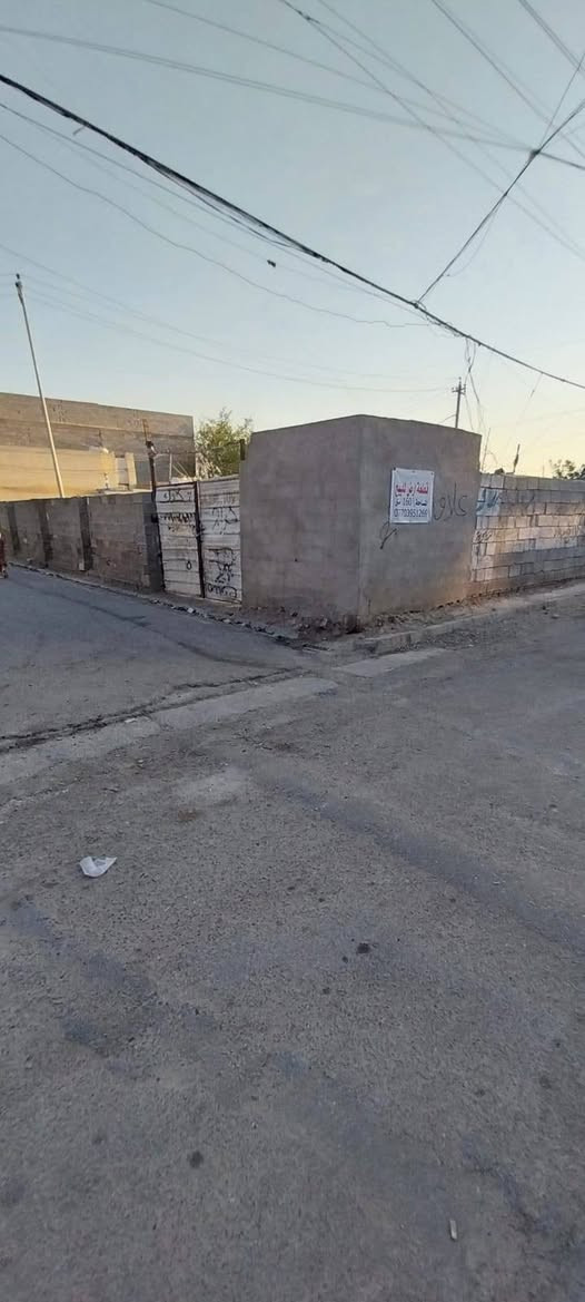 السلام عليكم قطعه أرض للبيع منطقة حي نصر الأولى اول شارع ركن الكراج مال بيت ابو لطيف جنس العقار زراعي مساحه الارض 160 متر تواصل مع صاحب رقم ***********

