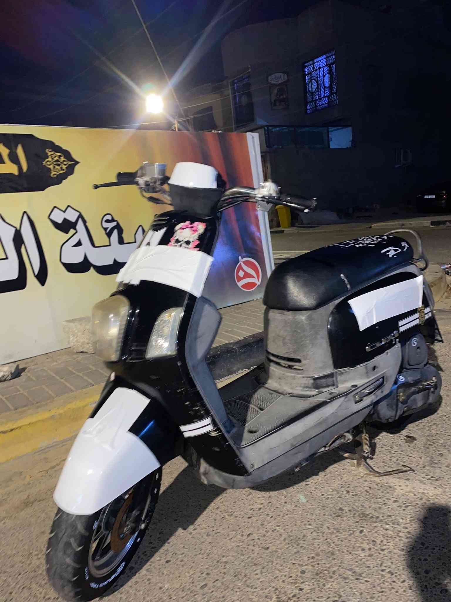 السلام عليكم بوليسي  للبيع دراجه كفاله عامه بل جيس ماصالها هواي من طلعت من الرمبه كفرات بلاديه مكينه ناعمه وخير من الله  شادلها ويلات نجمه الاصليات جبتهن ب٨٠ الف واريدها ب٩٥٠ قفل بدون مداهر مكاني بل قبله رقمي ***********
