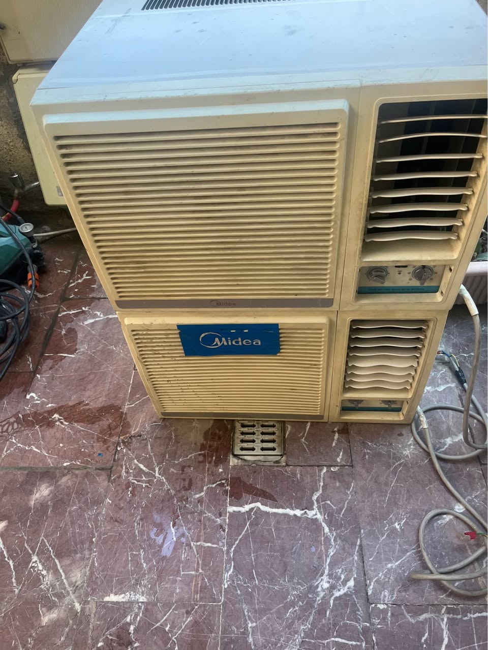 السلام عليكم ورحمة الله وبركاته 
مكيفات عدد ٣ 
ميديا ٢ طن تدفئة وتبريد 
عدد ٢ 
TCL عدد ١ 
تدفئة وتبريد 
السعر للجهاز الواحد ٣٠٠ الف 
الأجهزة بلادية وبدون تصليح 
مكاني الاعظمية 
موبايل ***********
مهندس طارق بغداد, العراق
