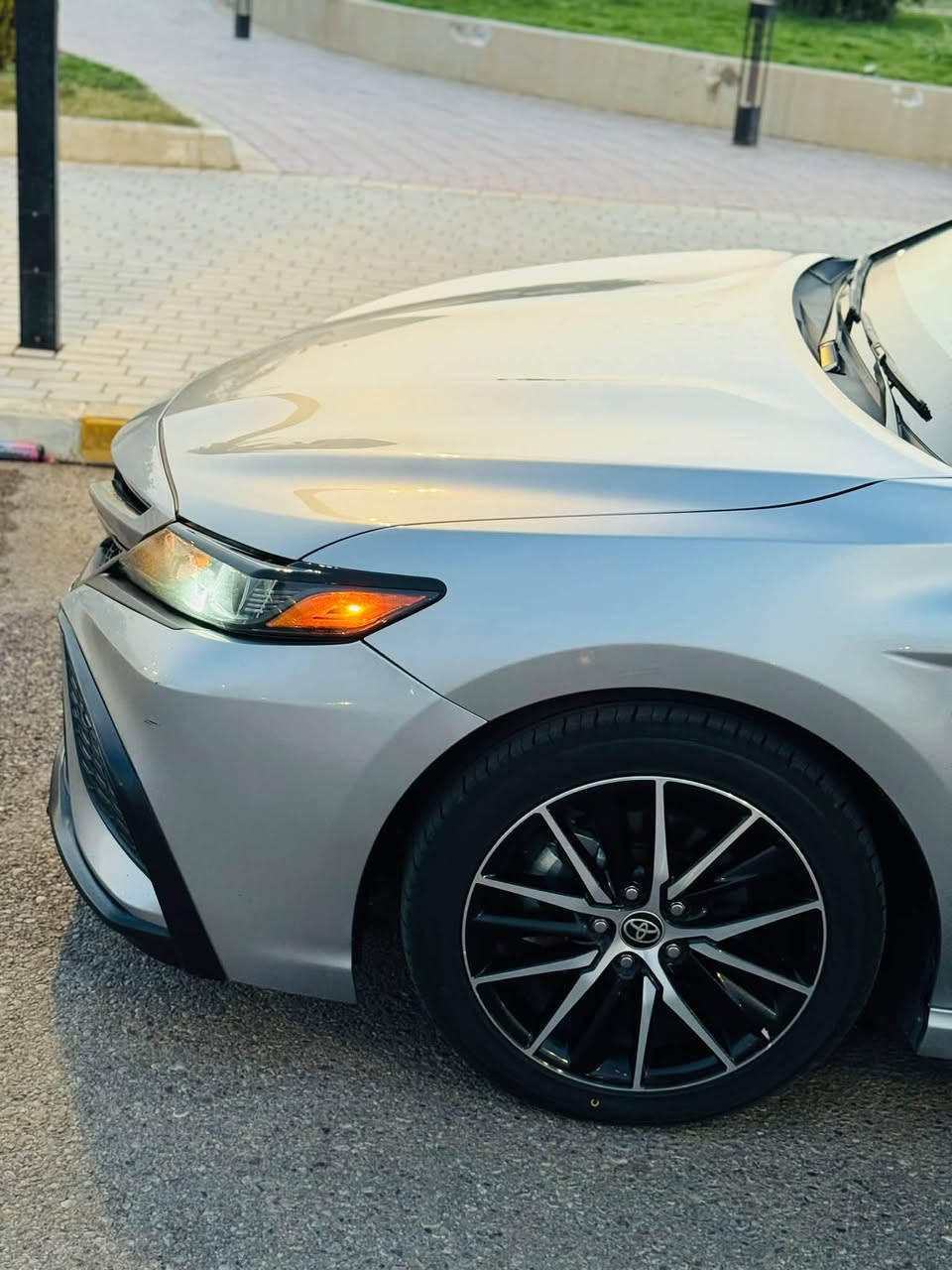 السلام عليكم

تويوتا كامري  سلفر Camry 2023 SE  
رقم اربيل تحويل مباشر سنوية 28 

بجم كبس  💯
حجر صالنصه رادارات بيلادى 
انظمة قيادة ‏‎‏Eco _  Normal _ Sport 

‏‎مواصفات ..
نقطة عمياء
شفتات ستیرن 
كشنات كهربائي 
‏‎کشنات جلد

شاشة 
كاميرا 
تحكمات ستيرن و تحديد سرعة

‏رادار امامي
رادار جانبي
 تحديد مسار

محرك 4 (سلندر)
كير ومكينة بشرط 
الضرر : ٣ قطع سونار مرفق بالمنشور 
جاملغين خلفي وقبق صندوك بلاد

سعر 179 
مكان السيارة / تكريت
‏‎ هـ***********
