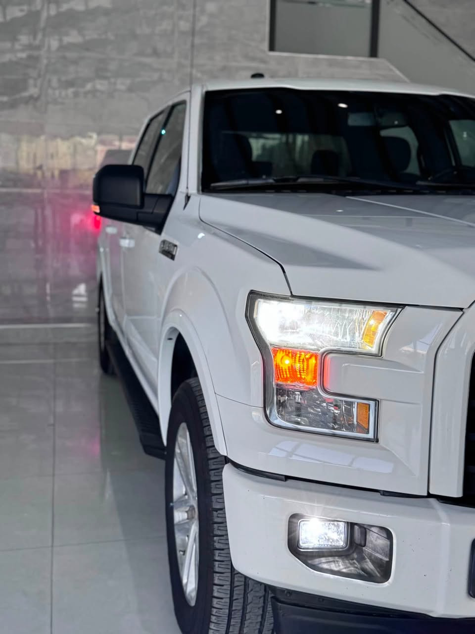 بسم الله الرحمن الرحيم 
للبيع 
فورد F 150 
المواصفات XLT 
باب طويل بودي قصير المرغوب 
گير ارضي
شاشه كبيره وكاميره 
اربعه تايرات جديد شاده جديد 
ادامه الصدر كامل
تحديد السرعة 
كود الباب ( رمز قفل الباب)
محرك 8 بستم مامفتوح بشرط بدون نقص  صوت وبخار 
سكليتر كهرباي
كشن أمامي كهربائي 
السياره داخل العراق كلين
يونيد وجامرلخ سبوغ بدون دواخل ومعجون 
رقم والسنوية جديد اربيل الدولي 
السعر 198$ 
*********** السياره محافظة السليمانية

