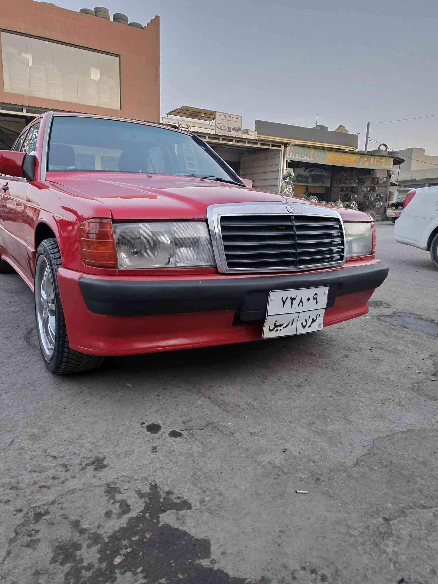 190E AMG مۆدێل 91 
مەکینەو گێڕ V6 غەواس 12 پلاک 
تەبرید سلاید ABS 
بدى كت AMG 
 سويچ کارت شغال  شاشەو کامیرا 
حيزام صبغ ليدرانى چاملغى پشتەوە سایەق 
دەرگای پێشەوە سەکن 
ویل 17 كروم 
تاخم غورفەی لوک 
کوشنەکانی لۆک
شەرتی تحويل و غرامه 
هةولێر  نرخ 75$ 
***********
