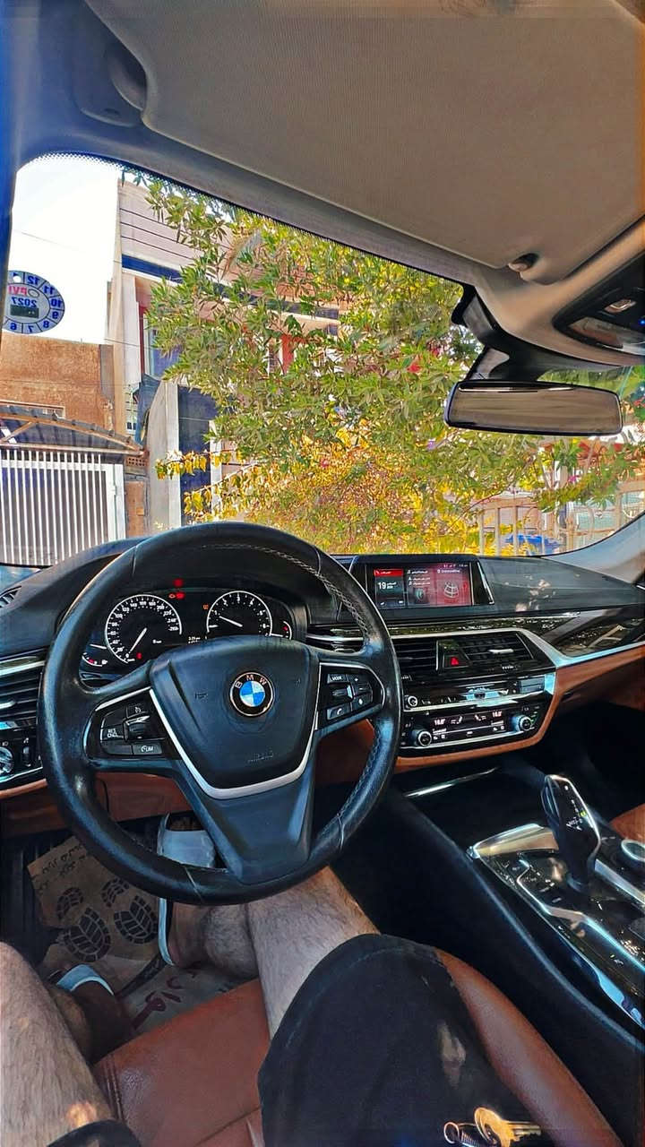 السلام عليكم للبيع BMWموديل 2019 520i ستيشن وليس صندوك السياره ماشية 190 ميل سياره علة وضع الشركة كلين تايتل بدون قطرة صبغ سونار موجود خاص ودلل بيه فقط بارد بالهلال شوية الأمامي مال سايق والخلفي علة كد إصبعين ا بإصبعين سياره تبريد منفصل معروف مال بي ام حماوة ابد ماكو السياره مال جناي مو بياع شراي سنوية باسمي رقم أربيل تحويل ثاني يوم  تاخذه تترحملي العمر كله السعر 145 وبيه مجال للشراي والجاد العنوان بغداد المنصور *********** متوازي عالبيع بسبب ظروف
