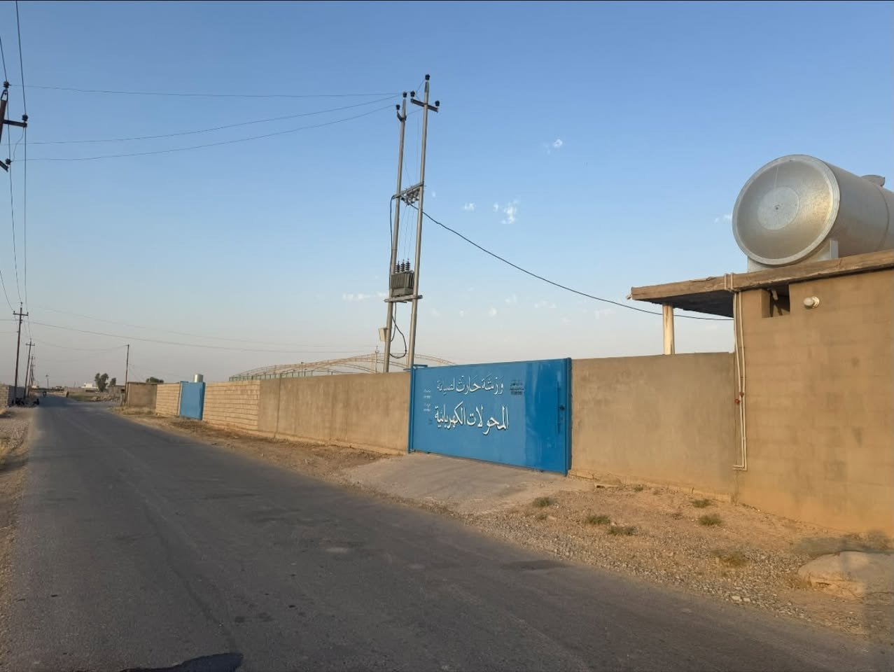 قطعة للبيع  
الموقع البكاره مقابل ورشه المحولات الكهرباء 
(كاع المحيميد ) صايره عل شارع التبليط 
المساحه٢٠٠
السعر ٨
الرقم ***********
