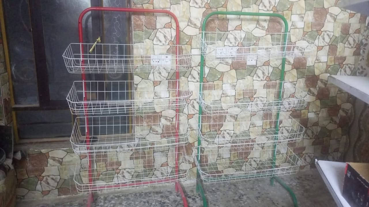 سلام عليكم غراض محل للبيع 
رفوف 
سلات اجباس
سفينه وسطيه
ميز 
ميزان 
عنوان بغداد مدينه الصدر الاستفسار ***********
