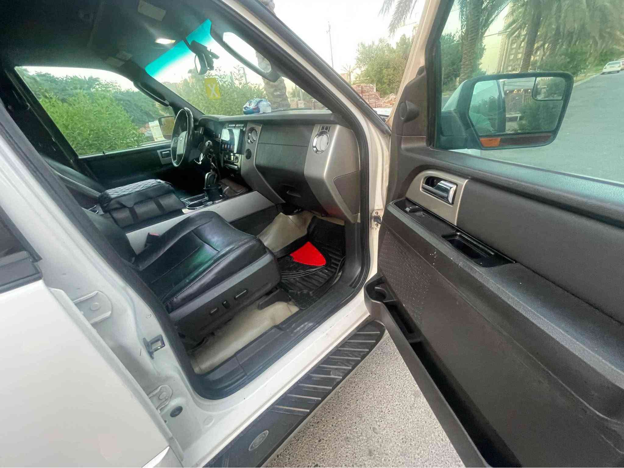 فورد إكسبيدشن 2012 LIMITED خليجي مكفولة وكالة نيفا
فول مواصفات 1/1 
محرك V8 حجم 5.4 لتر 8 سلندر
داخل اسود 
2 سويج اصلي شركة موجود مع نسخه ثالثة قابلة للطي
كفالة عامة من الصبغ و التبديل والفتح ماعدا الدعاميات مصبوغة
السيارة كلش حلوة وجديدة
كود باب
سلايد روف
فور ويل
حساسات امامي خلفي
مري جانبية قابلة للطي
دوسات البانزين والبريك كهرباء
صندوق كهرباء
شاشة اندرويد
كشنات جلد
كشنات تدفئة وتبريد
كشنات خزن
كشن خلفي كهرباء
تبريد مركزي
تحكم امامي خلفي بالتبريد والصوت
شاشات خلفية بالكشنات
انارة ترحيب
وبعد بيه هوايه مواصفات 
السنوية باسمي
السعر 158 ورقة
العنوان بغداد السيدية
للاستفسار الاتصال على *********** بغداد, العراق
