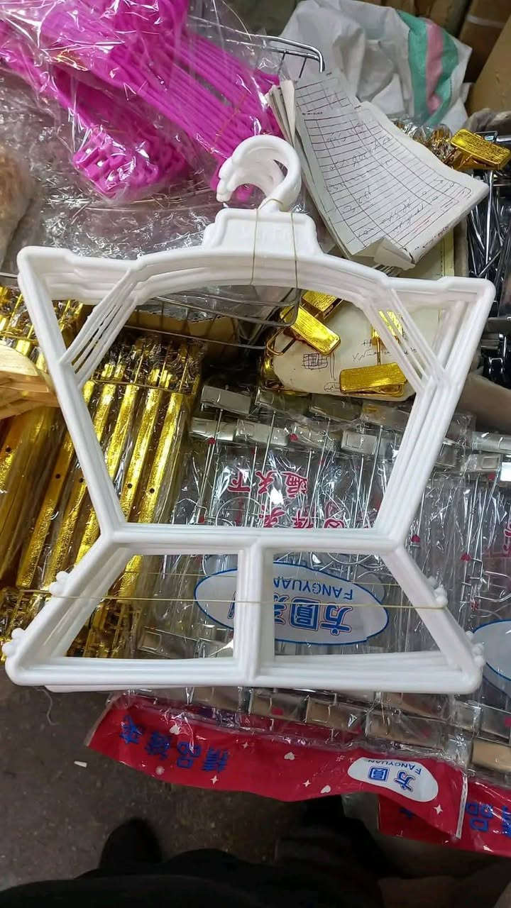 على بركه الله🙏
. تم وصول تعاليك اكرلك وخشب ونوعيات اخرى للطلب والاستفسار خاص 🤍

نص مكتوب في الصور:
- MODÉLISTE BY ELNAGAH GROUP HOTLINE 0122 223 5934 0109 644 5234 elnagahgroup.com طريق القناطر الخيرية - أمام كافتريا الفردوس معرض النجاح
- YH-811
- 成人仿金色塑料裤夹
- 长31CM 高15CM
