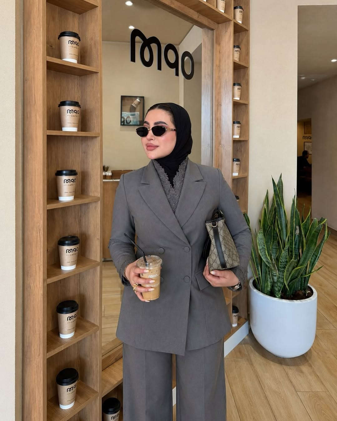 الكولكشن خريفي  غير ويانه ❤️‍🔥 

طقم قطعتين دااابل ايطالي كوالتي عالي مبطن 

السعر : (

القياس:  38 40 42 44 46 48

🔗توصيل البصره 5 💸المحافظات 8🔗

العنوان بصره بريههً شارع مستشفى النور مجمع رونزا 

#للحجز_او_الاستفسار_مراسلتنا_دايركت📩
واتساب ***********
#ازياء_رونزا #طقم #ازياء #فاشن

نص مكتوب في الصور:
- 30 الف