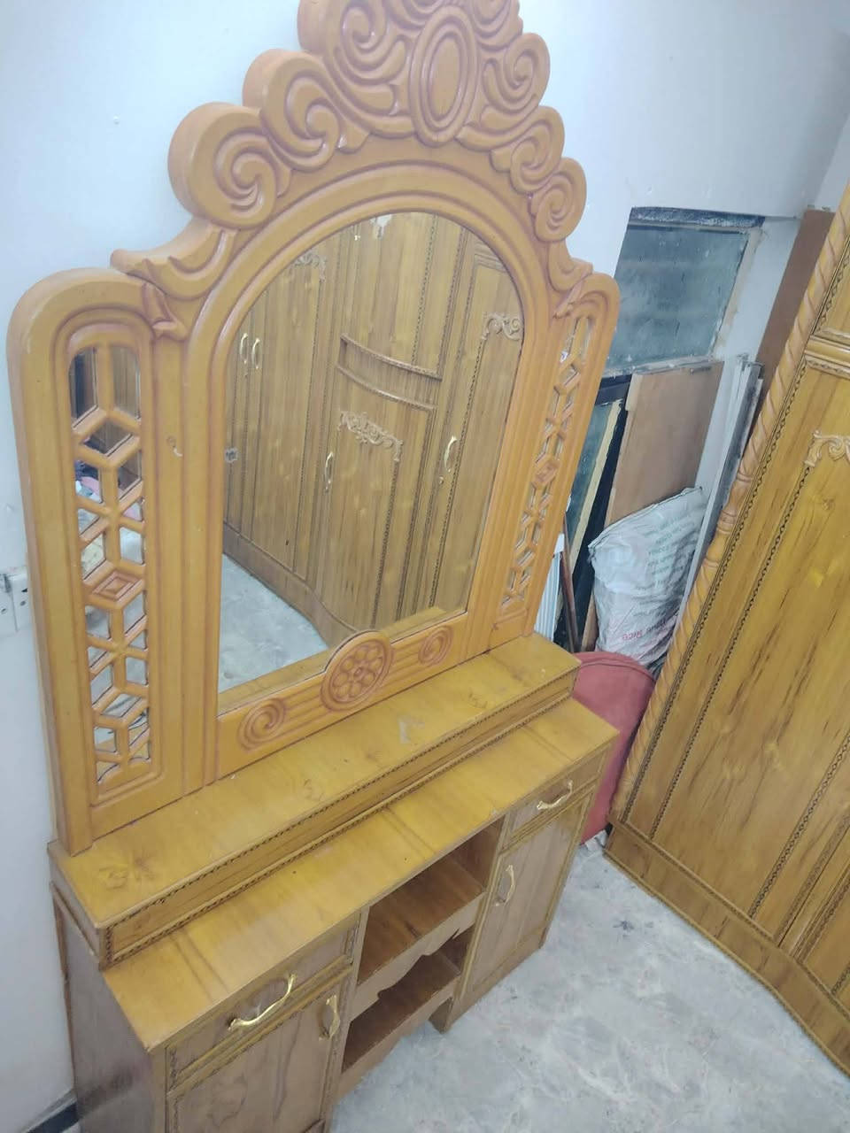 غرفه للبيع اخت جديده تفصال كلشي مابيه ماعده ضربه الباب بشيله
سبب لبيع بيتي زغير وكلش ضايقت بيهه سعر 700 وبيه مجال مكان الحسينيه سكلات ***********
